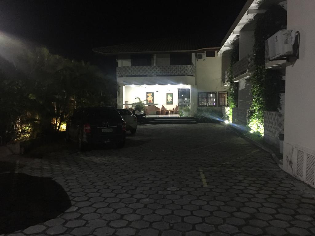 Eden Hotel *